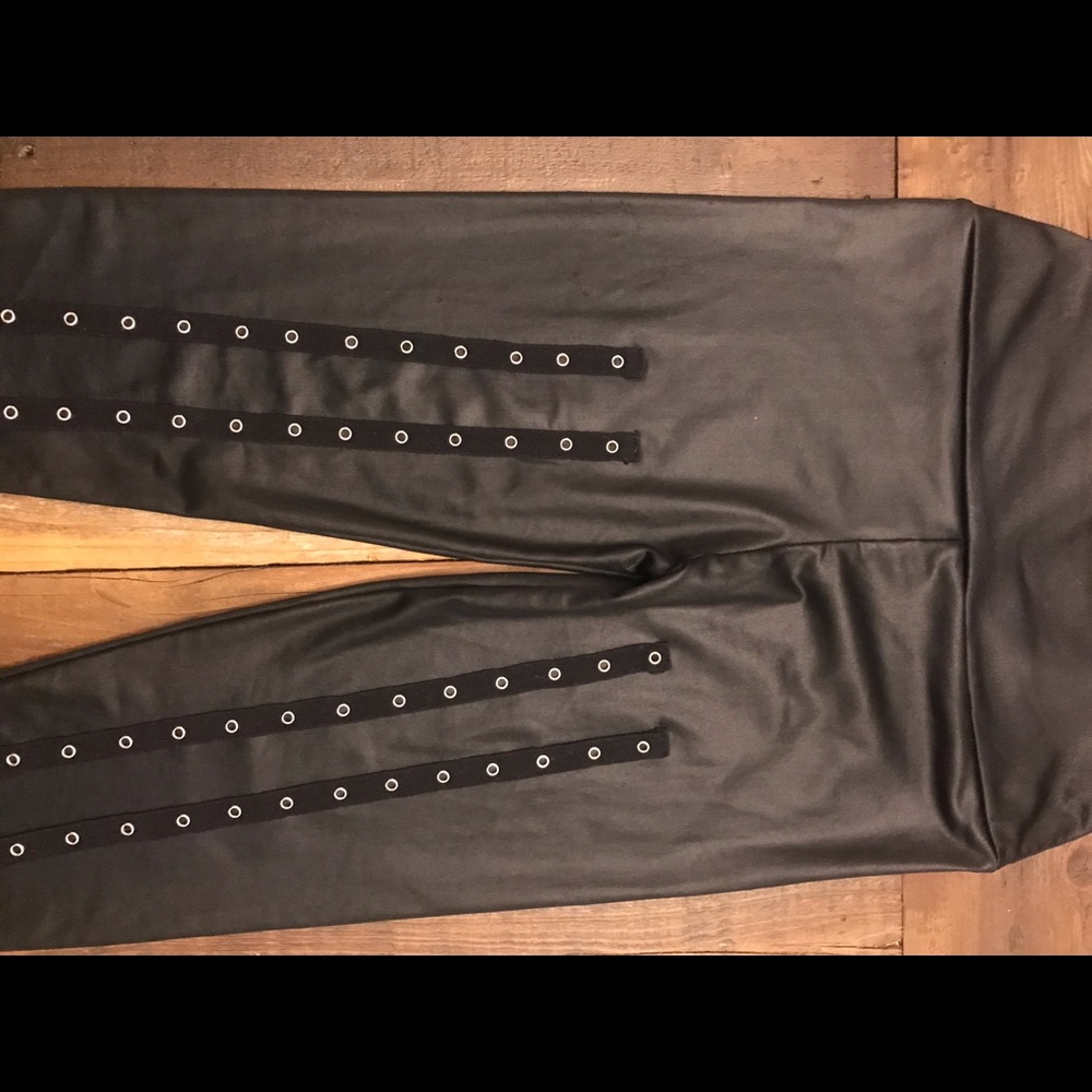 Shimmery leggings with back leg detail